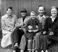 Will Beebe (2nd from left) and wife Elswyth Thane (far right) with 