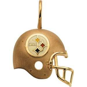   Helmet Pendant W/Enamel   2.9 grams. 