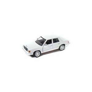  1982 Dodge Aries K 1/24 White Toys & Games