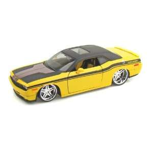  2008 Dodge Challenger SRT8 1/24 Yellow/Black Toys & Games
