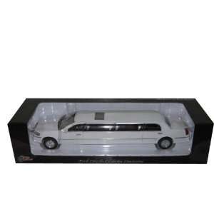  Lincoln Town Car Celebrity Limousine Limo White 124 