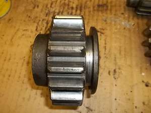 JOHN DEERE A MID STYLED TRANSMISSION TOPSHAFT GEAR A94  