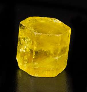 This excellent helidor crystal has an unusually rich golden yellow 