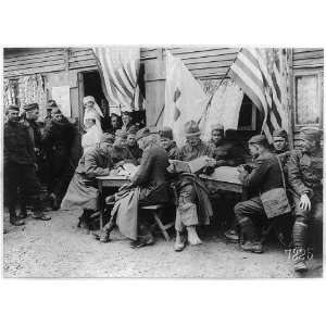  US soldiers,France,American Red Cross,1918,canteen