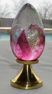 GLASS EYE STUDIO ART PINK & GOLD PAPERWEIGHT EGG ON WOOD STAND GES 