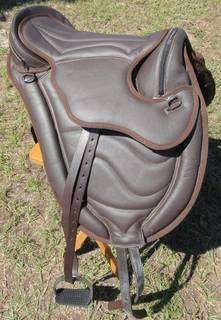 Genuine Leather Treeless Saddle 16+Dressage+Girth TS009  