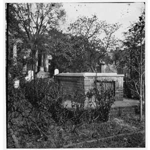  Charleston, South Carolina. Grave of John C. Calhoun in front of St 
