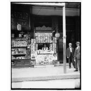  Smallest news & post card stand in New Orleans,La.,103 