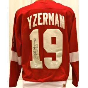  Signed Steve Yzerman Jersey   GAI   Autographed NHL 