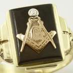   ring made in 10k yellow gold the ring features the the masonic logo