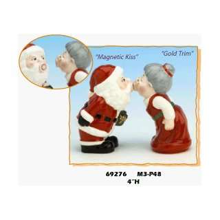  Kissing Santa & Mrs. Claus Salt & Pepper Shaker S/P 