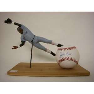 Jim Rice Signed Baseball with Statue   MLB Figures 