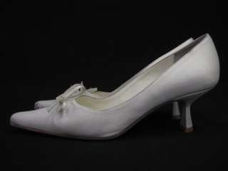 You are bidding on a pair of CYNTHIA ROWLEY White Satin Shana Bow 