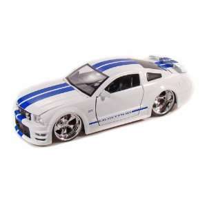    Ford Mustang GT 1/24 Mass White w/Blue Stripes Toys & Games