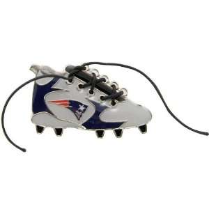 New England Patriots 1 1/4 Inch Lace Up Cleat Pin  Sports 
