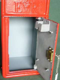 Showing the inside of the box with working lock and key