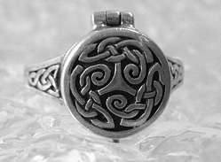 Celtic Good Luck Poison Ring Silver Wicca Infinity knot  