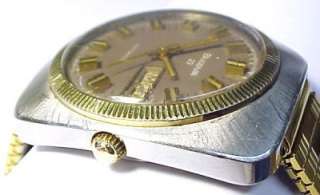 Bulova ~ Vintage 1974 Automatic Wristwatch w Day / Date  