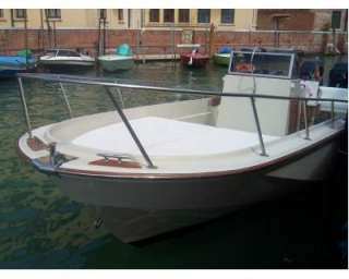 Boston whaler 25 outrage a Venezia    Annunci