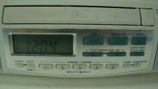   CD513 Under Cabinet Counter AM/FM LCD Clock Radio CD Player Spacemaker