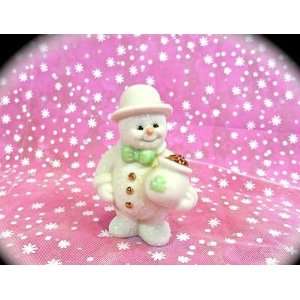 LenoxSt.Patricks Day Snowman Holding Pot of Gold W/Green Clover 