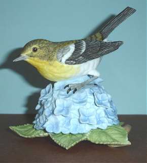 Lenox Yellow Throated Vireo Garden Bird Sculpture NIB  