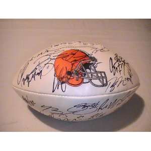  2011 CLEVELAND BROWNS TEAM SIGNED AUTOGRAPHED FOOTBALL 