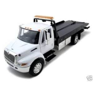  International Dura Star 4400 Flat Bed Tow Truck 1/24 White 