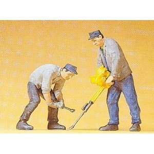  TRACK WORKERS WITH TOOLS   PREISER G SCALE MODEL TRAIN 