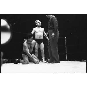   Wagner,1915 63,wrestling another man,Chicago,IL
